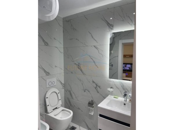 Tirane, jepet me qera apartament 1+1+Ballkon Kati 9, 90 m² 1.000 € (Rruga e Kosovareve)