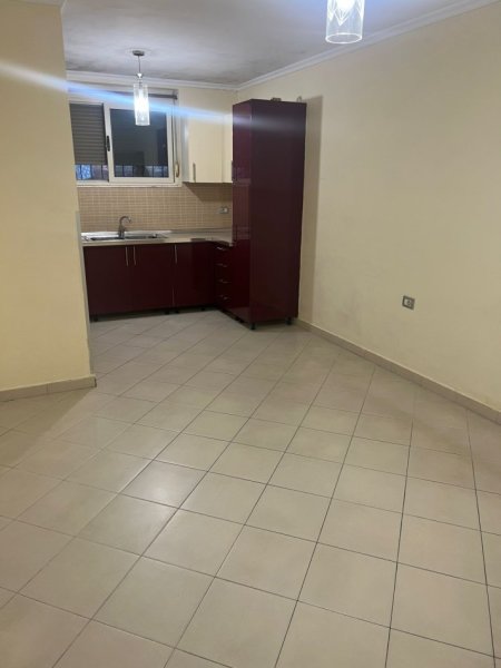 Tirane, jepet me qera apartament 1+1 Kati 1, 60 m² 180 € (Kinostudio)