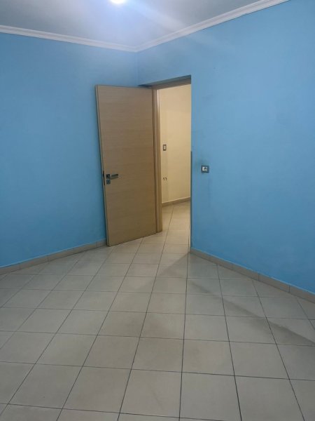 Tirane, jepet me qera apartament 1+1 Kati 1, 60 m² 180 € (Kinostudio)
