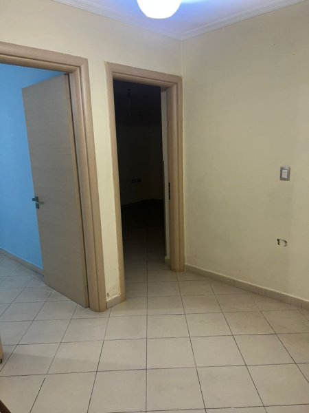 Tirane, jepet me qera apartament 1+1 Kati 1, 60 m² 180 € (Kinostudio)