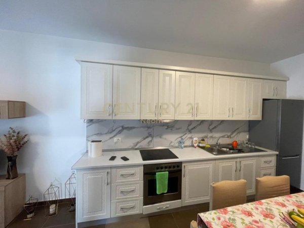 Tirane, jepet me qera apartament 2+1+Ballkon Kati 2, 95 m² 600 € (Neom117168)