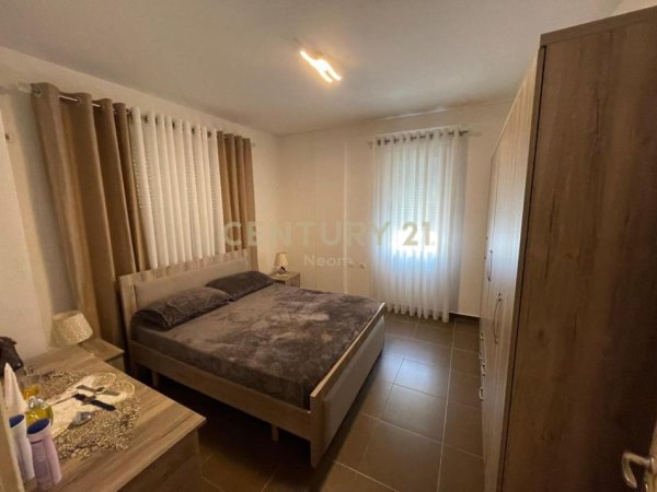 Tirane, jepet me qera apartament 2+1+Ballkon Kati 2, 95 m² 600 € (Neom117168)