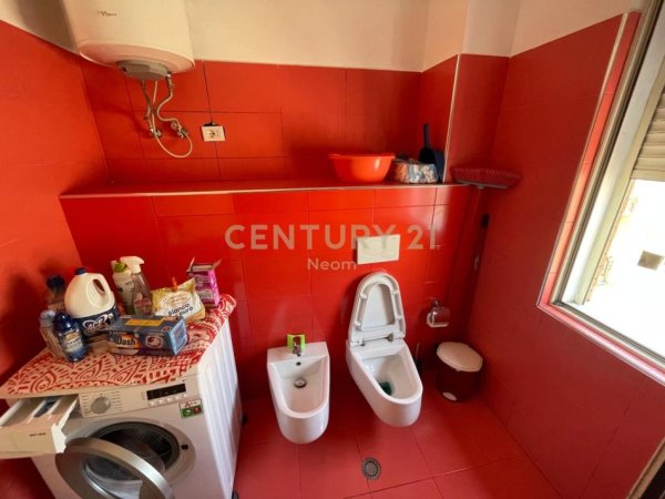 Tirane, jepet me qera apartament 2+1+Ballkon Kati 2, 95 m² 600 € (Neom117168)