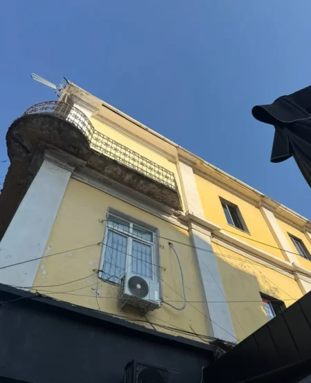 Tirane, jepet me qera zyre , 20 m² 310 € (Rruga e durresit)