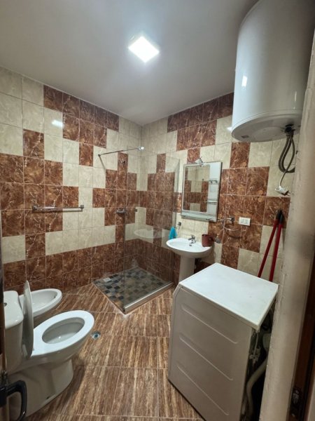 Tirane, jepet me qera apartament 2+1 Kati 4, 401 € (Rruga Thesarit)