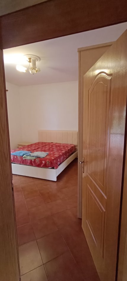 Tirane, jepet me qera Vile 3+1+Aneks+Ballkon Kati 2, 176 m² 600 €