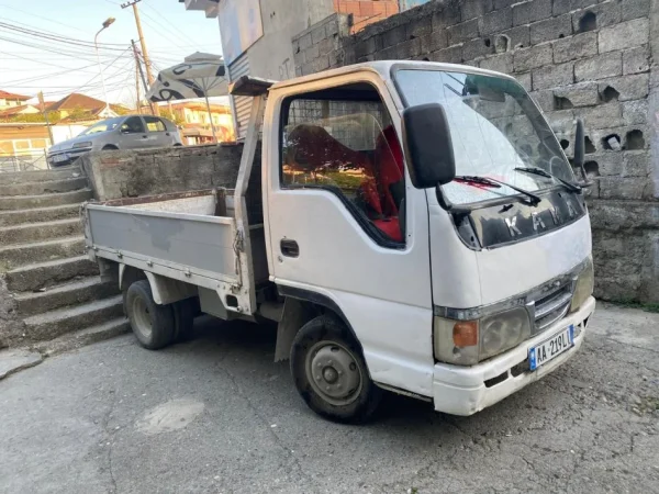Tirane, shitet Kamioncine KAMA | KMC - 1021 Nafte, e bardhë manuale Klima 186.000 km 3.800 €