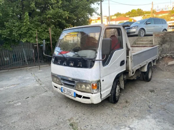 Tirane, shitet Kamioncine KAMA | KMC - 1021 Nafte, e bardhë manuale Klima 186.000 km 3.800 €