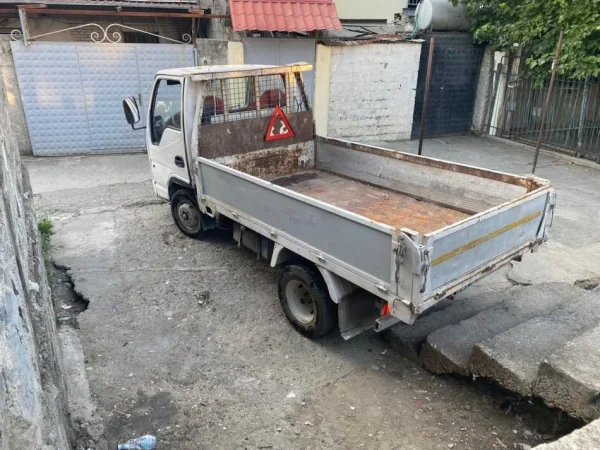 Tirane, shitet Kamioncine KAMA | KMC - 1021 Nafte, e bardhë manuale Klima 186.000 km 3.800 €