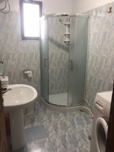 Tirane, jepet me qera Vile 2+1 Kati 2, 35.000 € (Shkolla Bashkuar)