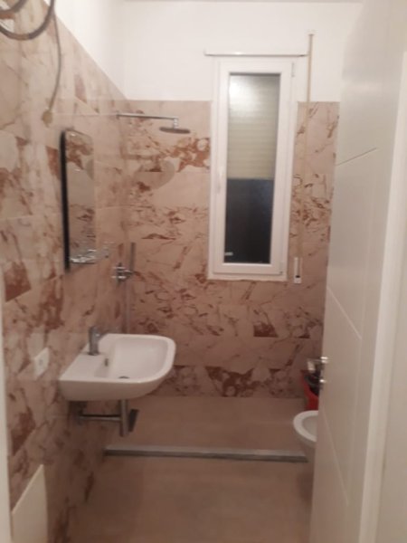 Tirane, jepet me qera apartament 1+1+Aneks+Ballkon Kati 5, 95 m² 500 €