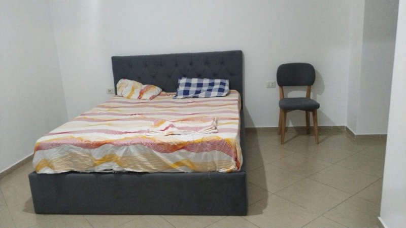 Tirane, jap me qera apartament 2+1+2 banjo Kati 1, 90 m² 40.000 Lek