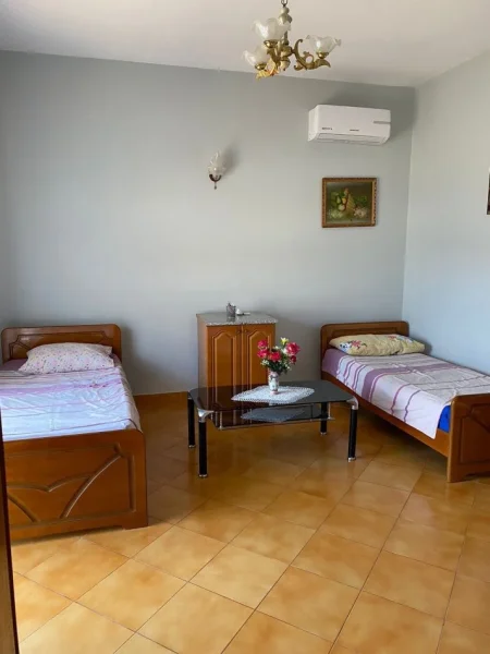 Tirane, shitet shtepi 2+1+Ballkon ,SHTËPI 2 KATËSHE ME SIPERFAQE  230 m² (KAMEZ,RRUGA OSBE)