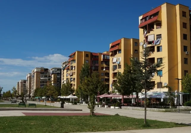 Tirane, shes apartament 1+1 Kati 8, 115.100 € (Fusha Aviacionit)