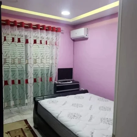 Tirane, jepet me qera apartament 1+1 Kati 4, 61 m² 500 € (Liqeni i Thate)