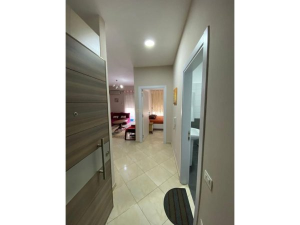Tirane, jepet me qera apartament+verande | Penthouse 1+1 Kati 5, 60 m² 500 € (spitali amerikan 3)