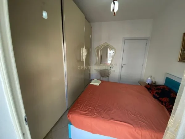 Tirane, jepet me qera apartament+verande | Penthouse 1+1 Kati 5, 60 m² 500 € (spitali amerikan 3)