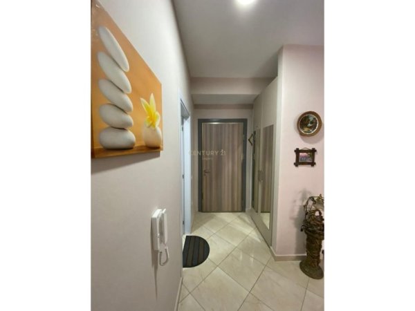 Tirane, jepet me qera apartament+verande | Penthouse 1+1 Kati 5, 60 m² 500 € (spitali amerikan 3)