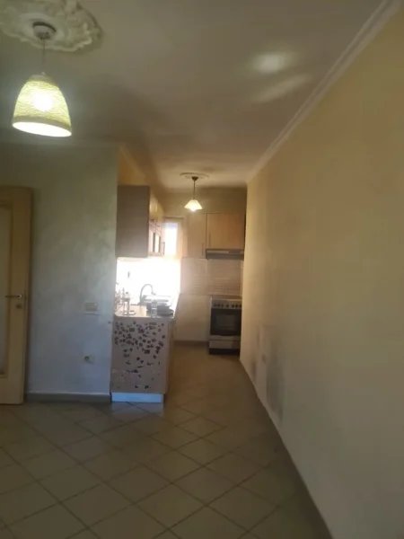 Tirane, shes 1+1+Ballkon Kati 3, 53 m² 110.000 € (Ali Demi)