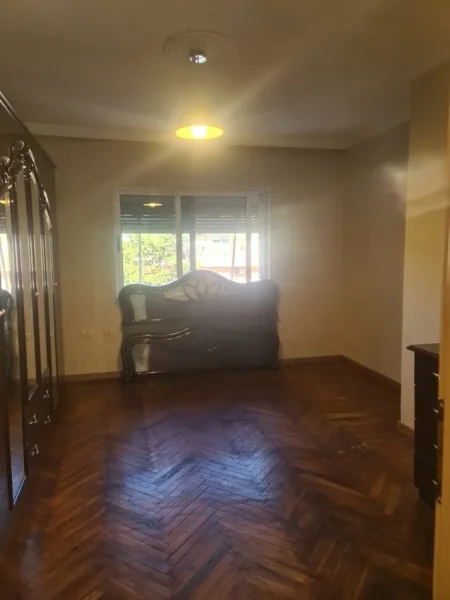 Tirane, shes 1+1+Ballkon Kati 3, 53 m² 110.000 € (Ali Demi)