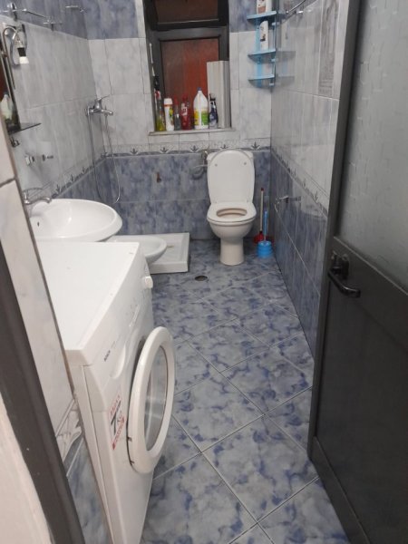 Tirane, jepet me qera apartament 2+1 Kati 1, 80 m² 420 € (Brryli)