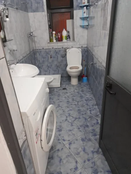 Tirane, jepet me qera apartament 2+1 Kati 1, 80 m² 420 € (Brryli)