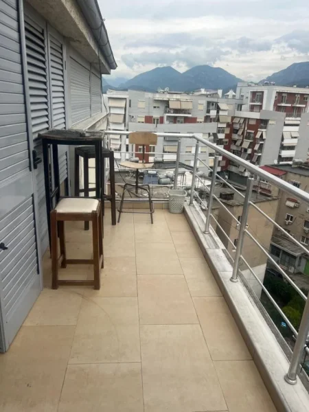 Tirane, jepet me qera zyre Kati 7, 250 m² 250.000 € (ish tregu elektrik)