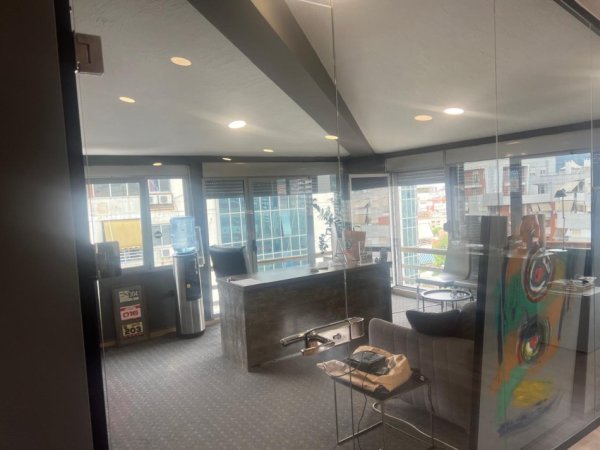 Tirane, jepet me qera zyre Kati 7, 250 m² 250.000 € (ish tregu elektrik)