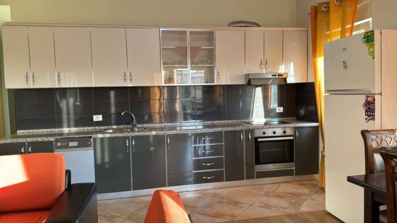 Tirane, jepet me qera apartament 2+1+Ballkon Kati 4, 104 m² 460 € (Rruga e Dajtit)