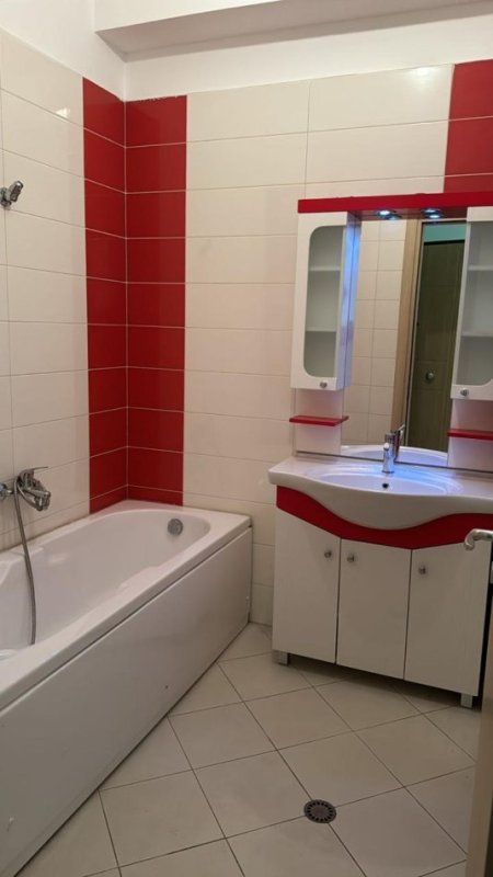 Tirane, jepet me qera apartament 2+1+Ballkon Kati 4, 104 m² 460 € (Rruga e Dajtit)