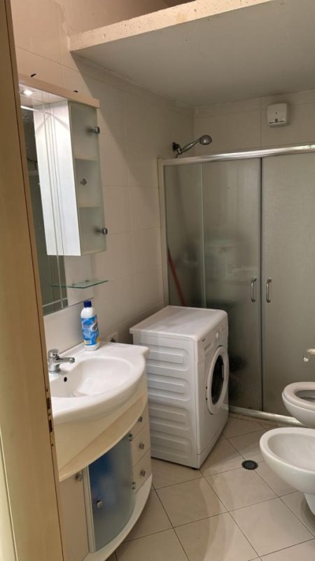 Tirane, jepet me qera apartament 2+1+Ballkon Kati 4, 104 m² 460 € (Rruga e Dajtit)