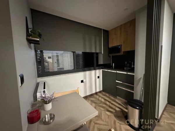 Tirane, jepet me qera garsonier 1+1 Kati 3, 110 m² 1.500 € (21 Dhjetorit)