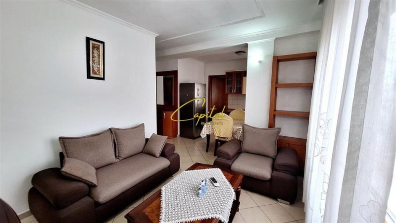 Tirane, jepet me qera apartament 1+1 Kati 6, 60 m² 450 € (RRUGA E BARRIKADAVE)