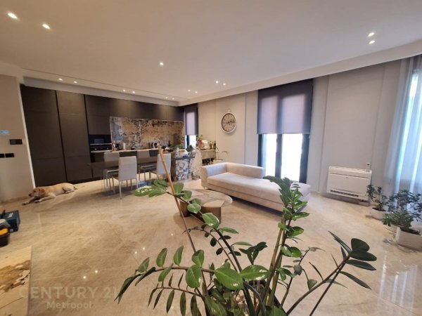Tirane, shes apartament 3+1 Kati 3, 140 m² 640.000 € (liceu artistik)