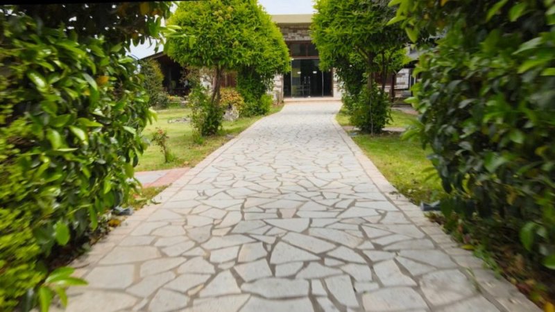 Tirane, jepet me qera ambjent biznesi Kati 0, 2.200 m² 1.700 € (Rruga Mucaj , Vore)