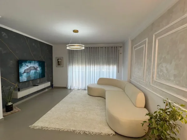 Tirane, shitet apartament 2+1 Kati 6, 118 m² 163.000 € (Rruga Loni Ligori)