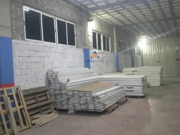 Shqiperi, jepet me qera magazine Kati 2, 600 m² 1.300 € (STACIONI I TRENIT,VORË)