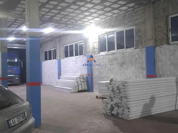 Shqiperi, jepet me qera magazine Kati 2, 600 m² 1.300 € (STACIONI I TRENIT,VORË)