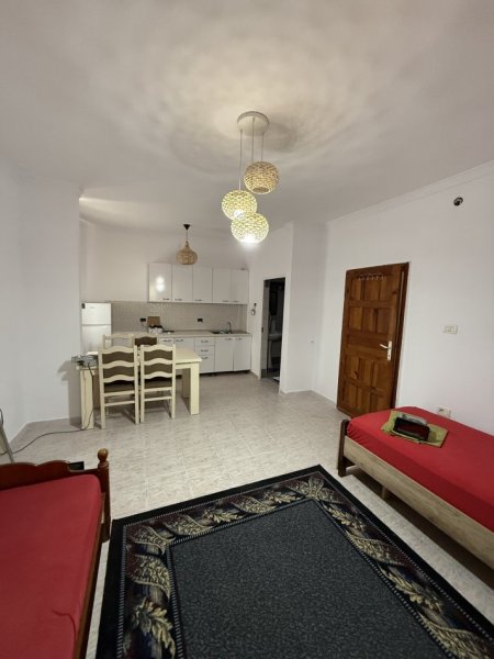 Tirane, jepet me qera vetem 1 dhome Kati 1, 250 €
