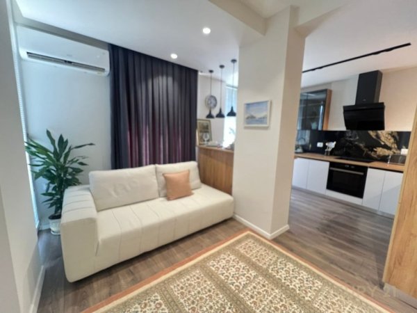 Tirane, jepet me qera apartament 2+1 Kati 7, 146 m² 1.550 € (TEK VILA GOLD)