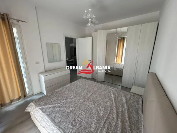 Tirane, jepet me qera apartament 2+1 , 85 m² 650 € 