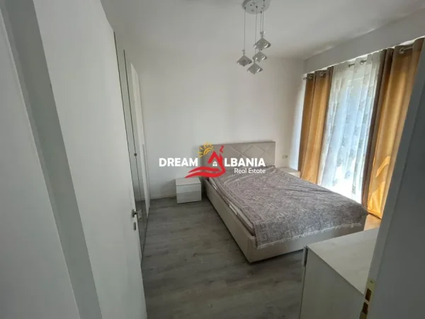 Tirane, jepet me qera apartament 2+1 , 85 m² 650 € 