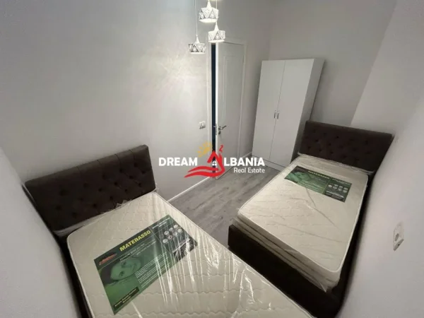 Tirane, jepet me qera apartament 2+1 , 85 m² 650 € 