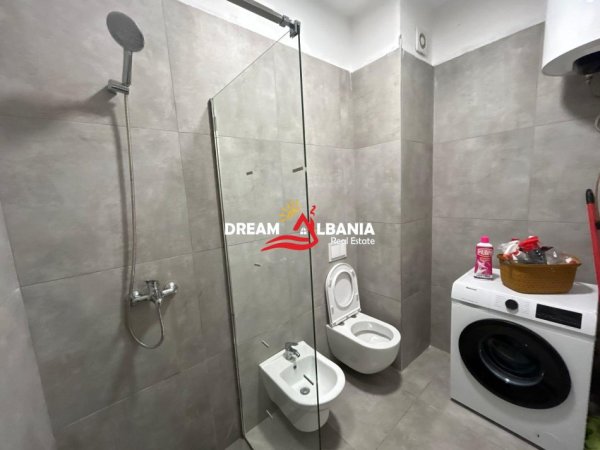 Tirane, jepet me qera apartament 2+1 , 85 m² 650 € 