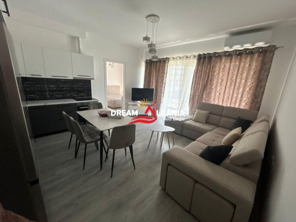 Tirane, jepet me qera apartament 2+1 , 85 m² 650 € 