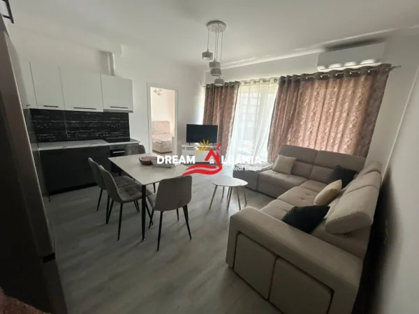Tirane, jepet me qera apartament 2+1 , 85 m² 650 € 
