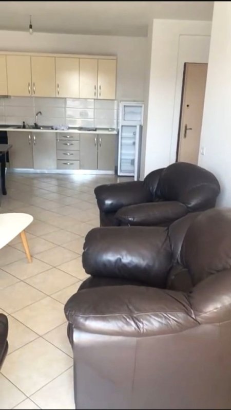 Tirane, jepet me qera apartament 1+1+Ballkon Kati 7, 65 m² 360 € (Bulevardi Kashar)