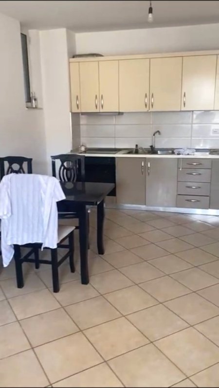 Tirane, jepet me qera apartament 1+1+Ballkon Kati 7, 65 m² 360 € (Bulevardi Kashar)