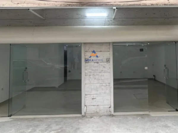 Shqiperi, jepet me qera ambjent biznesi Kati 0, 42 m² 450 € (TEK PROKURORIA E TIRANES)