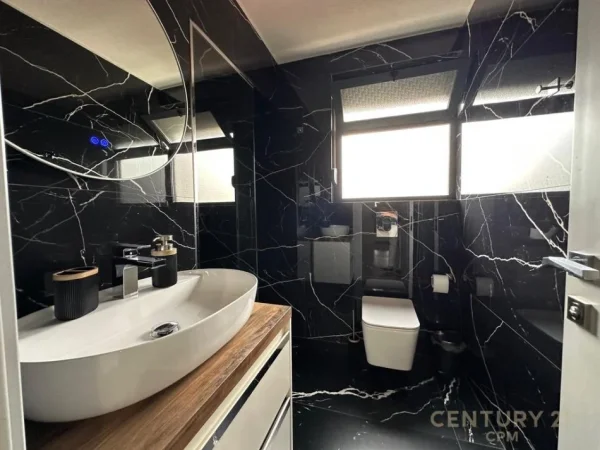 Tirane, jepet me qera garsonier Kati 3, 100 m² 1.500 € (Rr. Sulejman Pitarka)